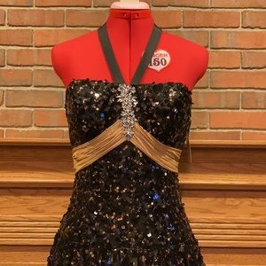 NWT sz 6 Karishma sequin halter dress